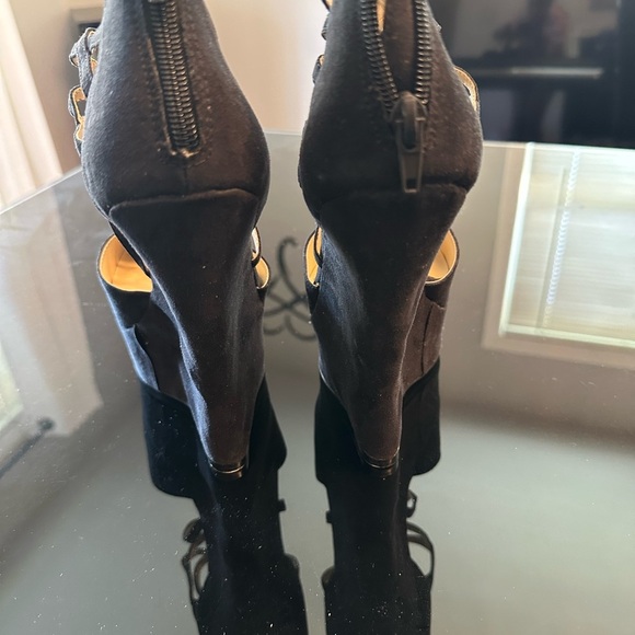 Scene Weaver Women's Black Strappy Heels - Picture 2 of 4